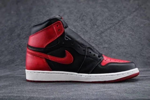 Air Jordan 1 High Noir Rouge Blanc Chaussures de Basketball 8