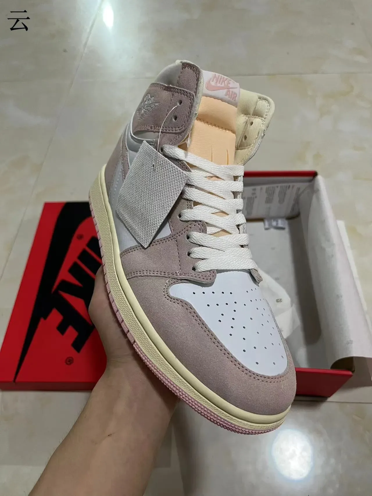 Air Jordan 1 High حذاء كرة السلة وردي غباري وأبيض 2