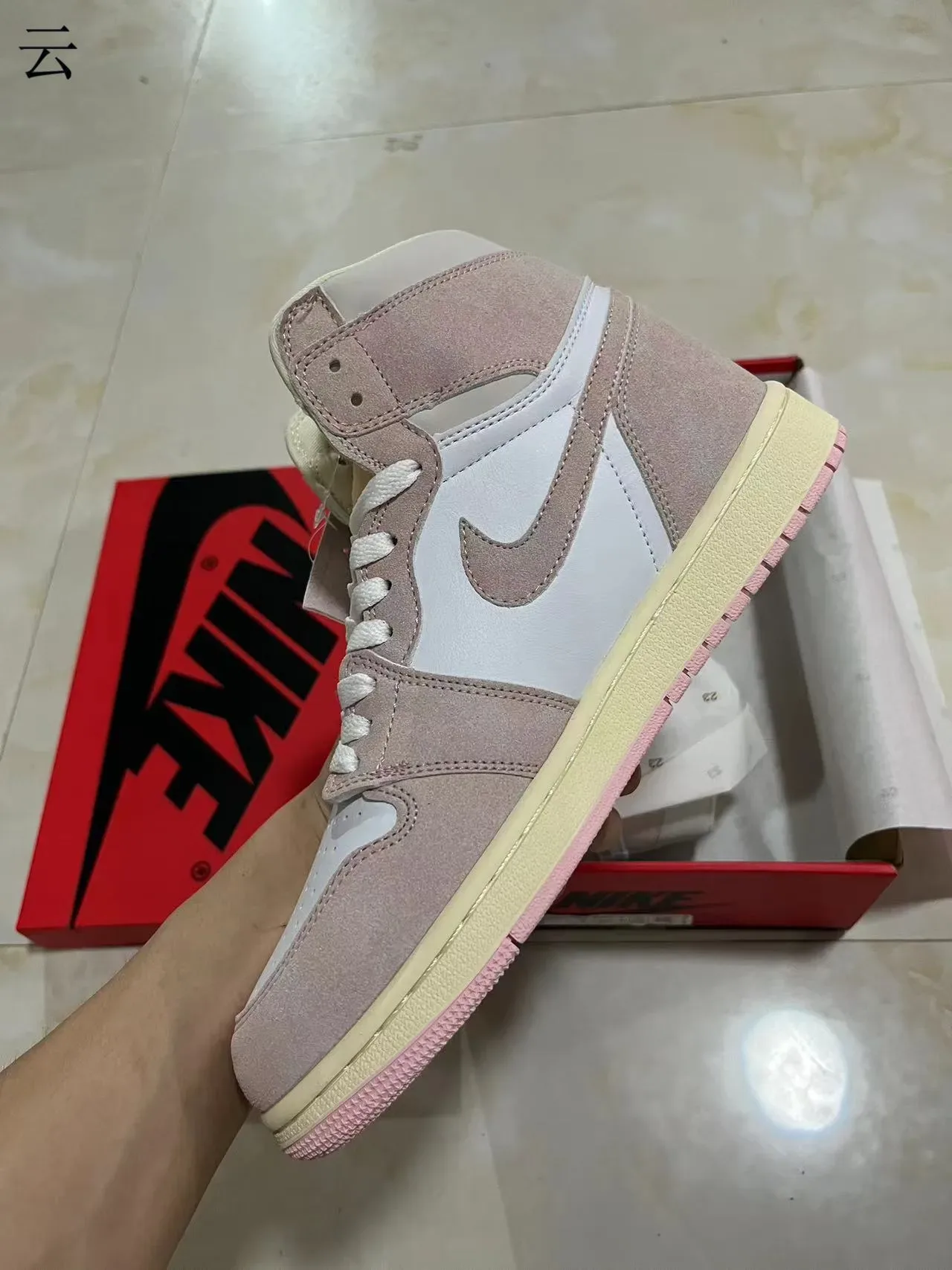 Air Jordan 1 High حذاء كرة السلة وردي غباري وأبيض 4