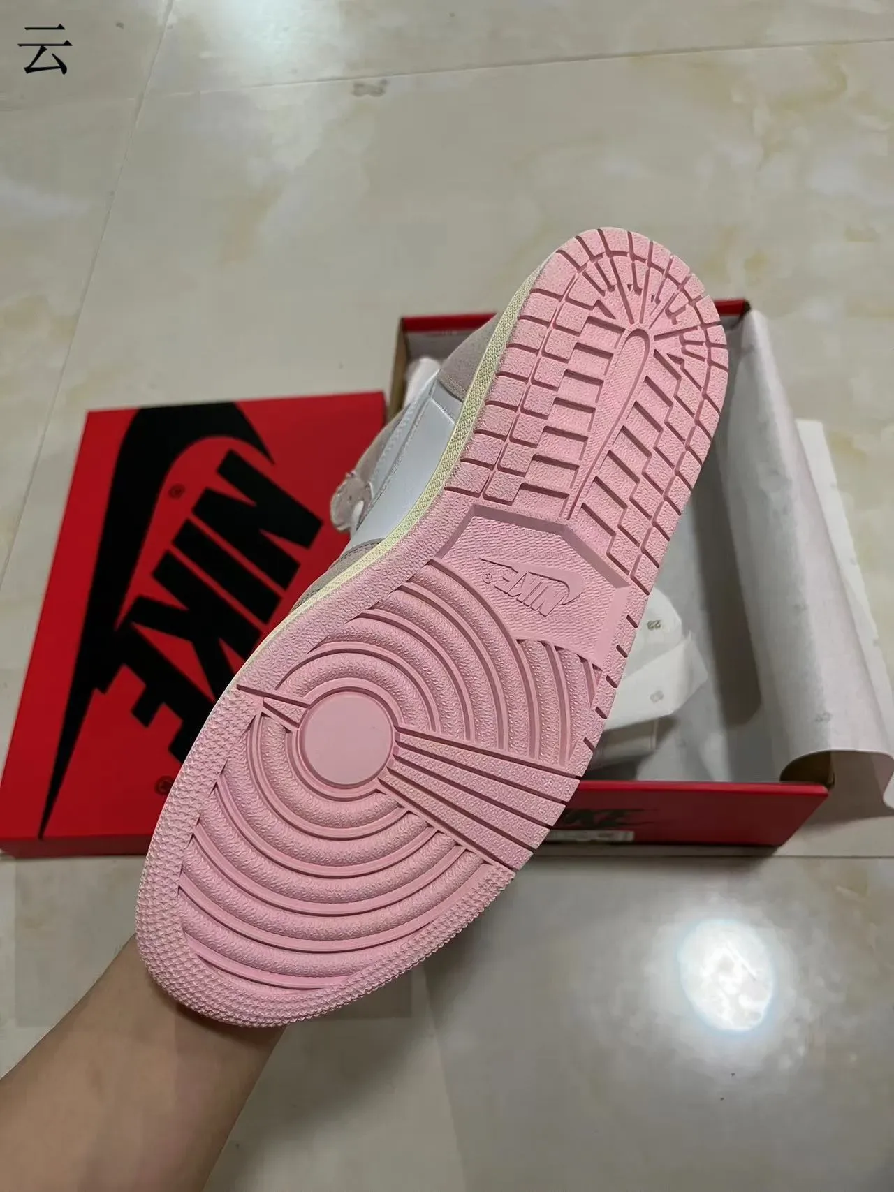 Air Jordan 1 High حذاء كرة السلة وردي غباري وأبيض 5