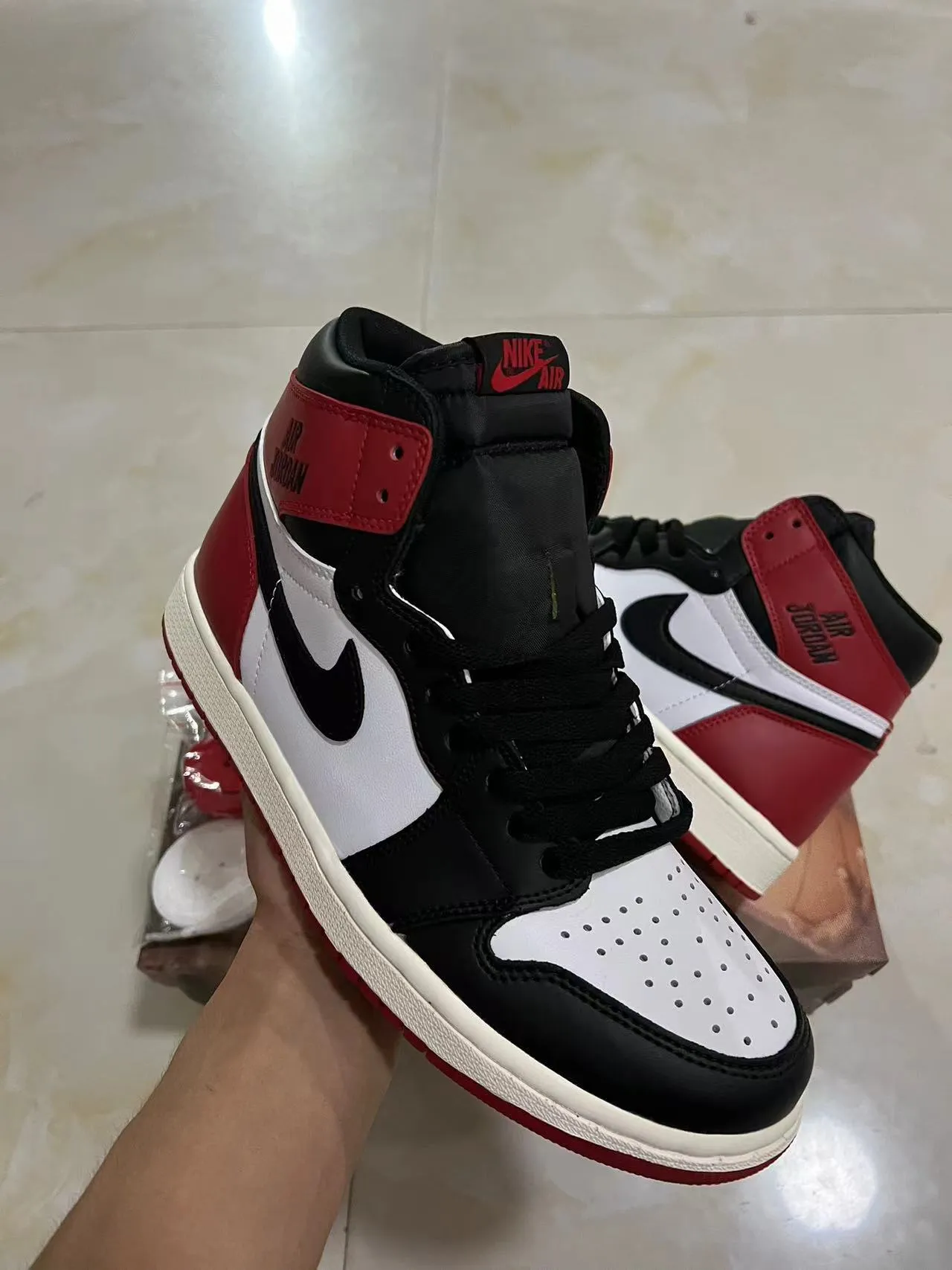 Zapatillas de baloncesto Air Jordan 1 High rojo negro blanco 2