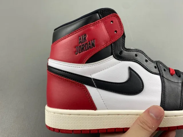 Air Jordan 1 High Red Black White Basketball Shoes 3
