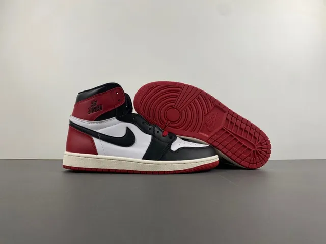 Air Jordan 1 High Red Black White Basketball Shoes 12