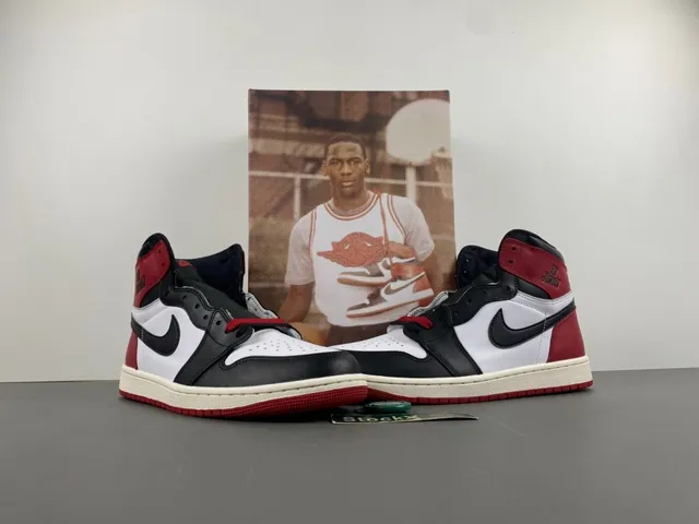 Air Jordan 1 High Red Black White Basketball Shoes 13