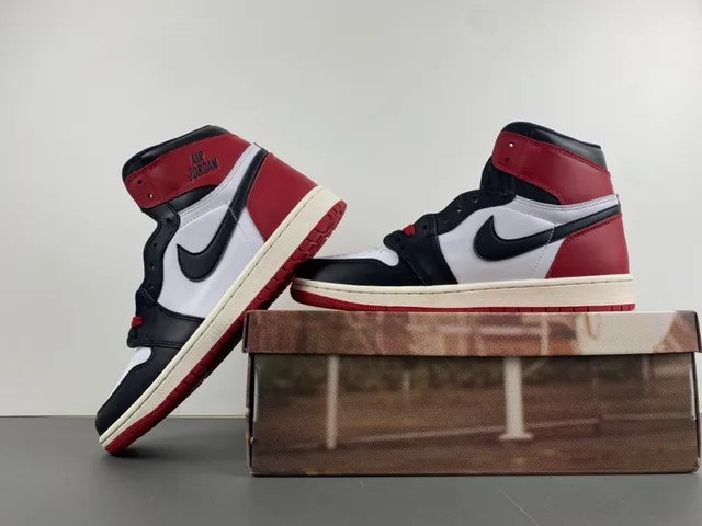 Air Jordan 1 High Red Black White Basketball Shoes 14