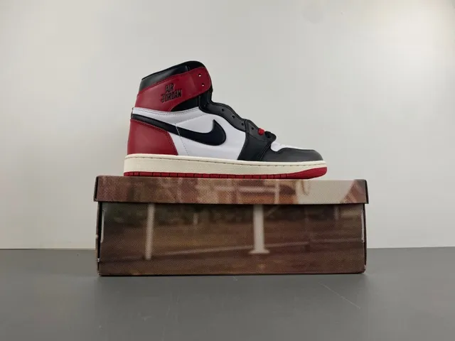 Air Jordan 1 High Red Black White Basketball Shoes 15