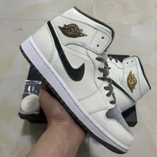 Air Jordan 1 High 白黑金篮球鞋