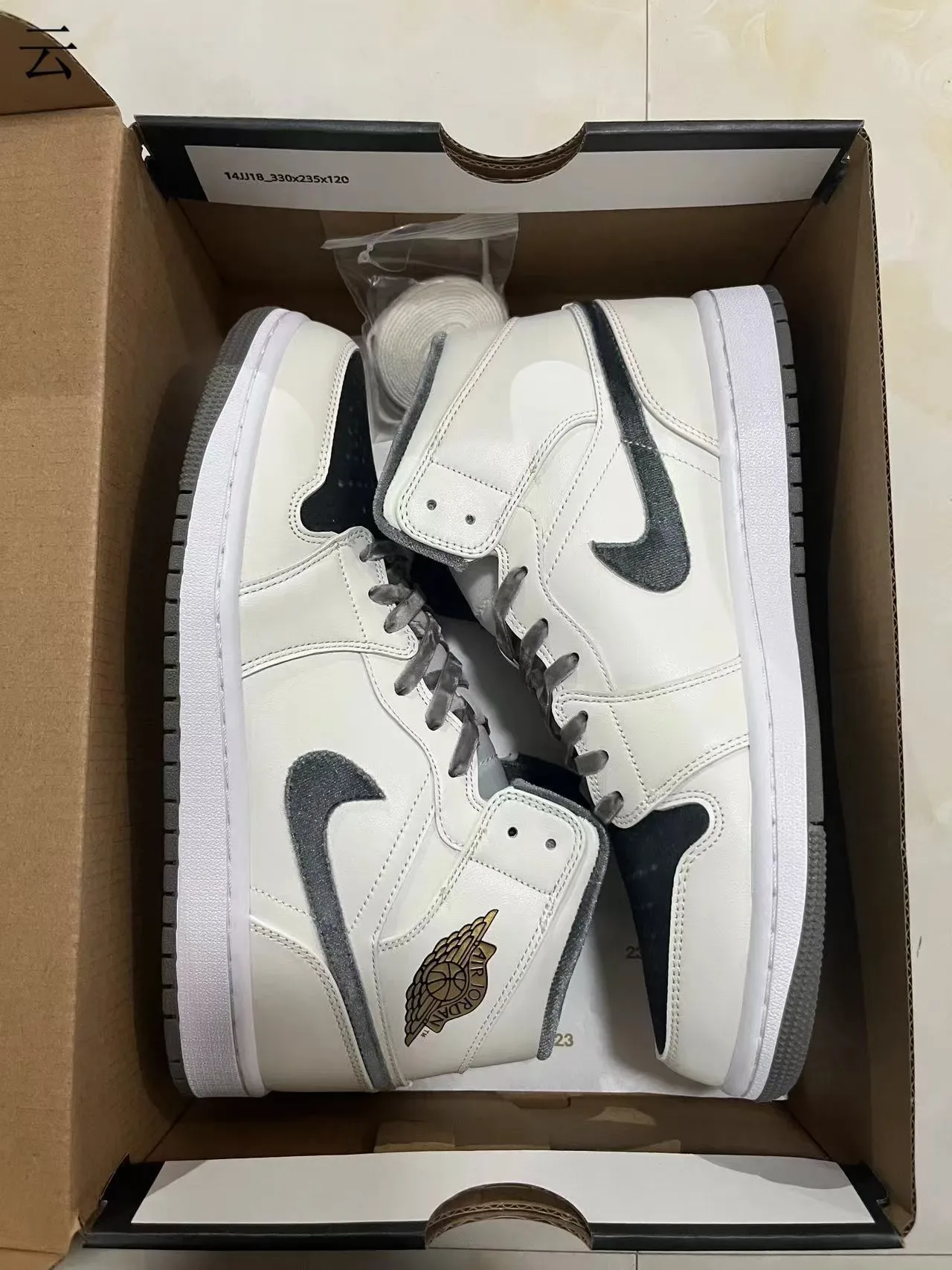 Air Jordan 1 High Chaussures de Basketball Blanc Noir Or 3