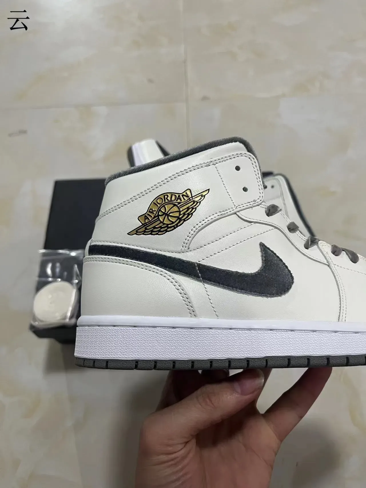 Air Jordan 1 High Chaussures de Basketball Blanc Noir Or 6