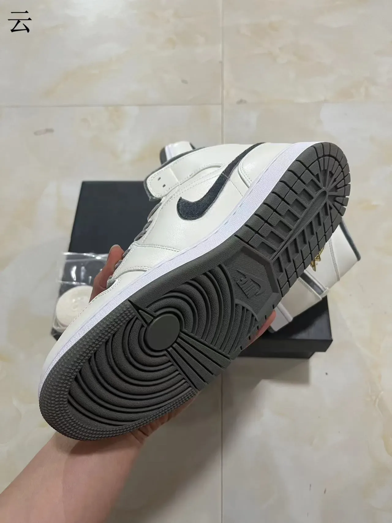 Air Jordan 1 High Chaussures de Basketball Blanc Noir Or 7