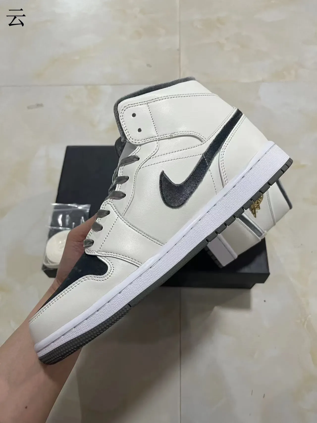 Air Jordan 1 High Chaussures de Basketball Blanc Noir Or 8