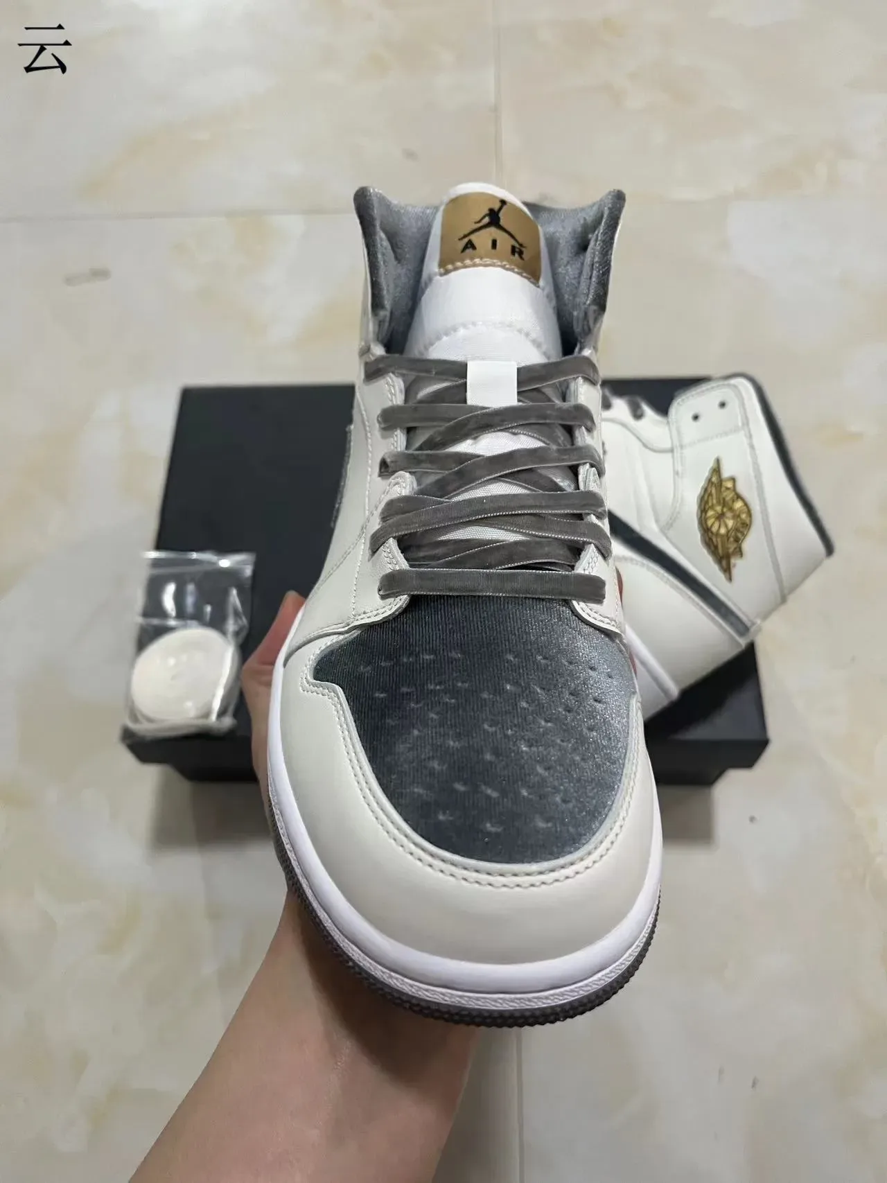 Air Jordan 1 High Chaussures de Basketball Blanc Noir Or 10