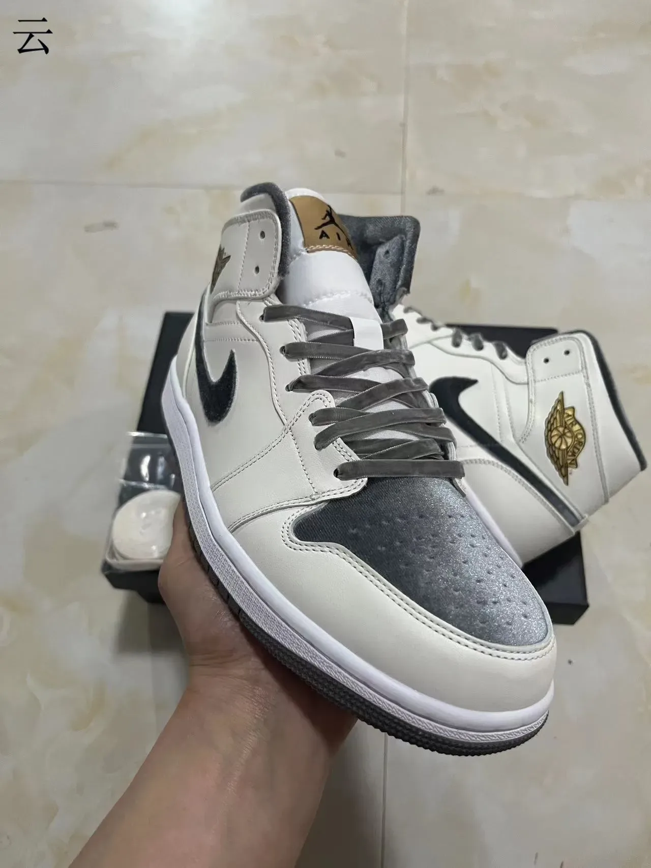 Air Jordan 1 High Chaussures de Basketball Blanc Noir Or 11