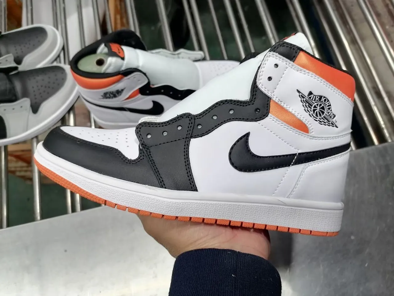 Air Jordan 1 High White Black Orange Basketball Shoes 2