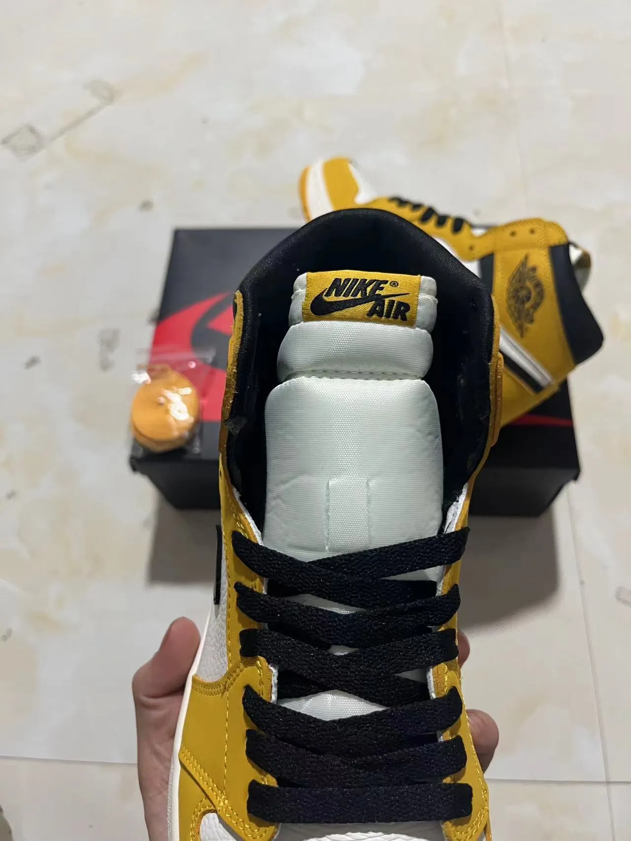 Air Jordan 1 High Yellow White Black Basketball Shoes 4