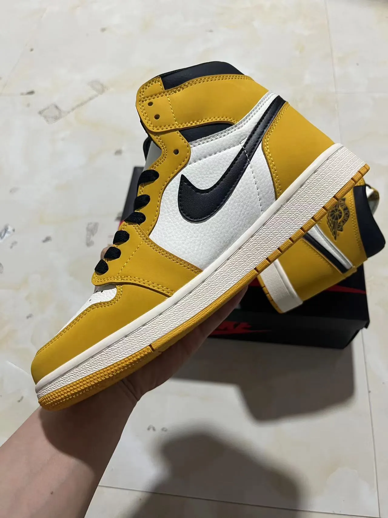 Air Jordan 1 High Yellow White Black Basketball Shoes 5