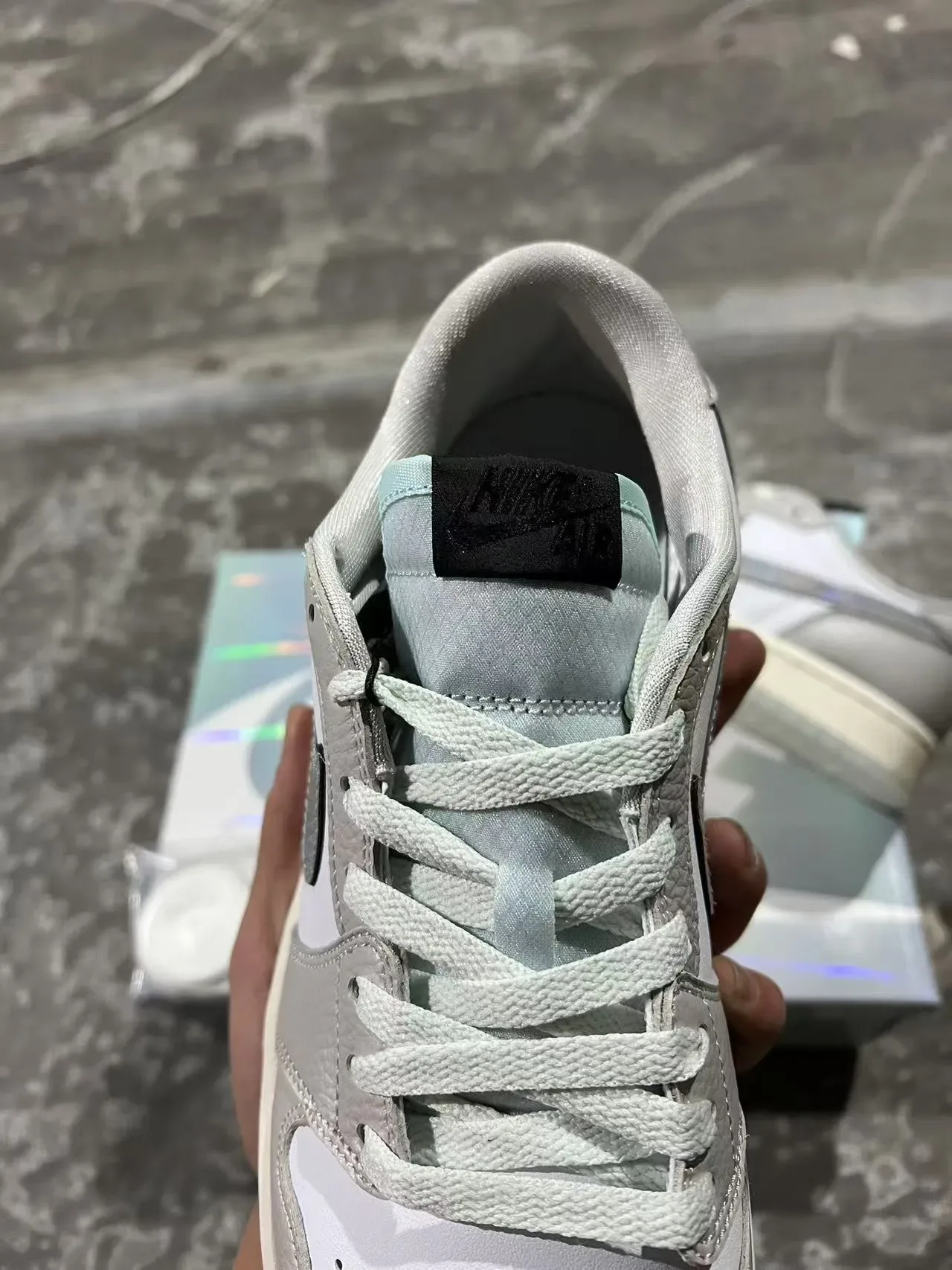 Air Jordan 1 Low Gris Clair Iridisé Lifestyle Sneakers 5