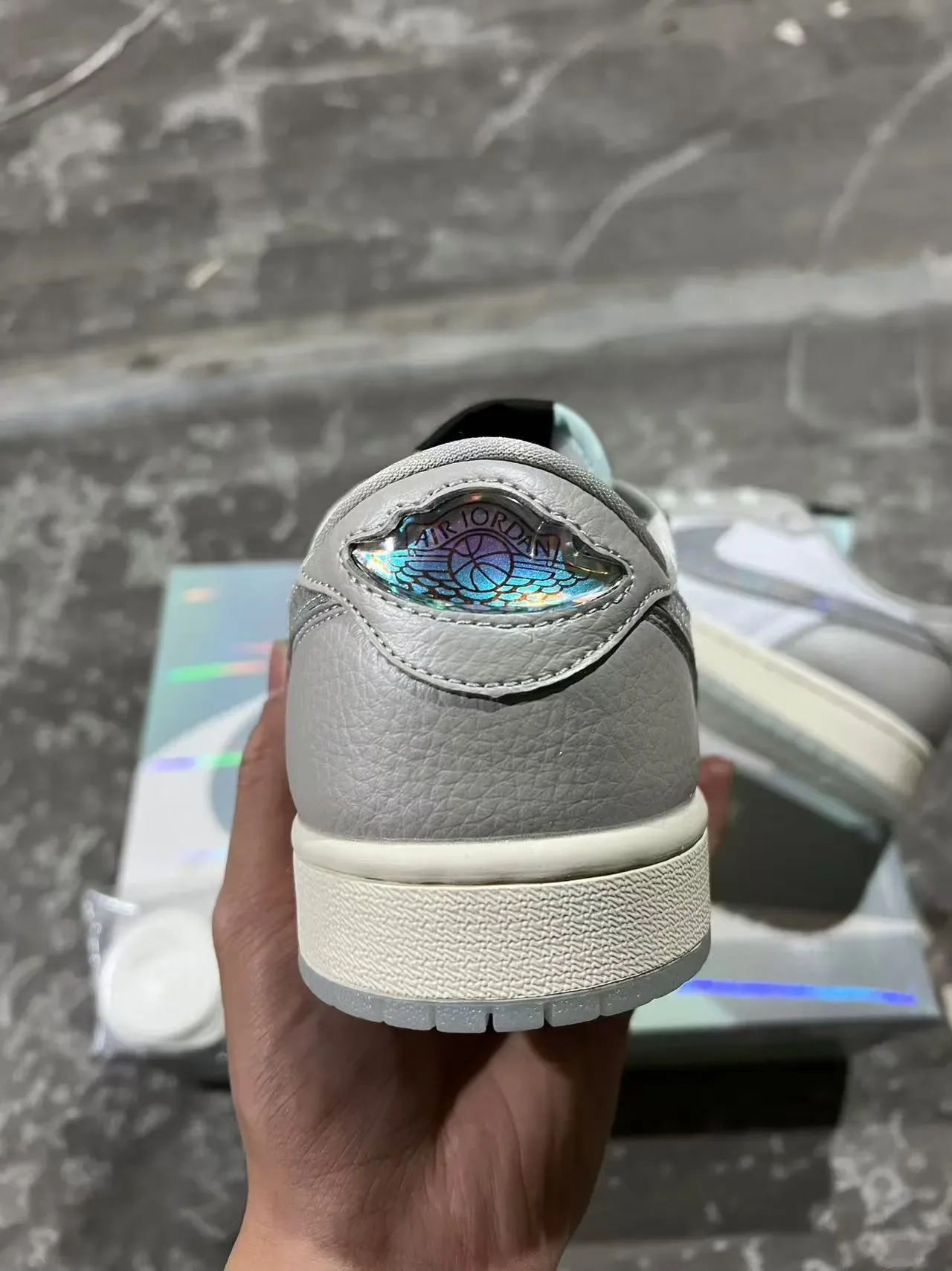 Air Jordan 1 Low Gris Clair Iridisé Lifestyle Sneakers 9