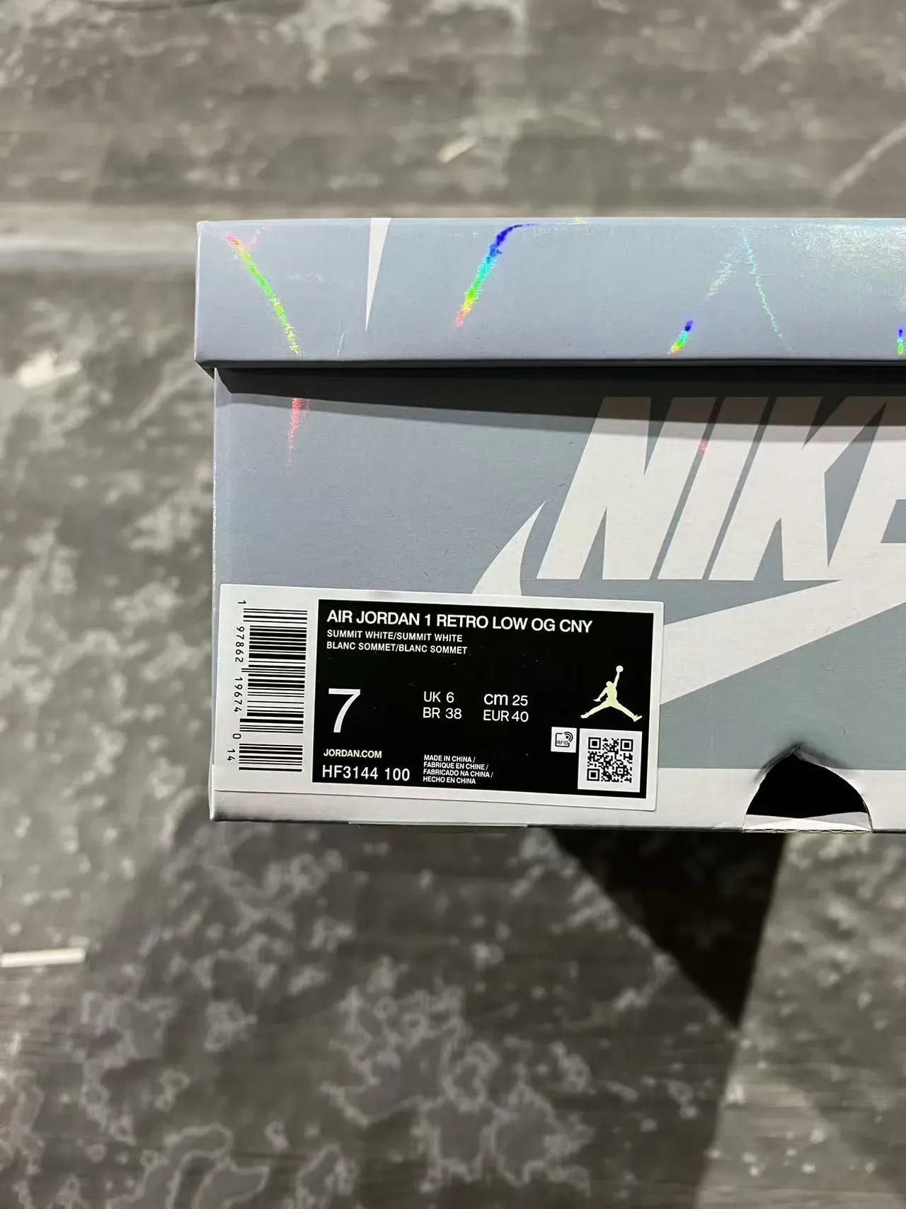Air Jordan 1 Low Gris Clair Iridisé Lifestyle Sneakers 11
