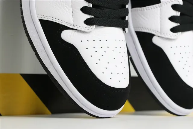 Air Jordan 1 Mid Chaussures de Basketball Noir et Blanc 3