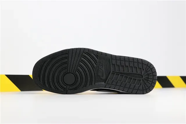 Air Jordan 1 Mid Chaussures de Basketball Noir et Blanc 7