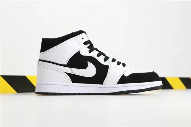 Air Jordan 1 Mid Chaussures de Basketball Noir et Blanc 8