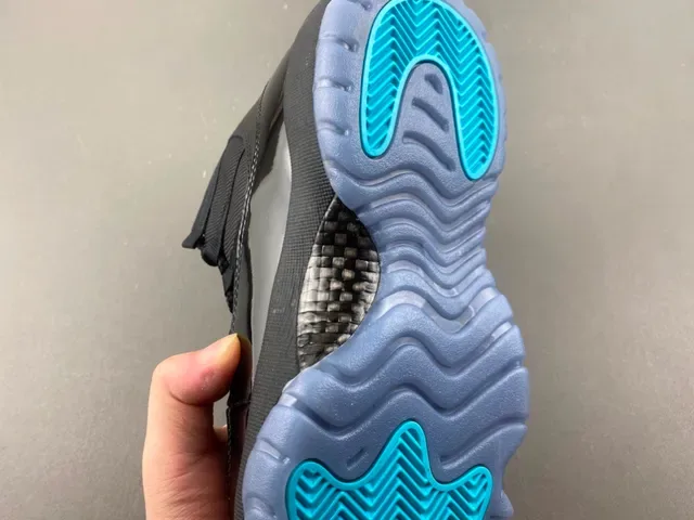 Air Jordan 11 Noir Turquoise Cuir de Patente Chaussures de Basketball 9