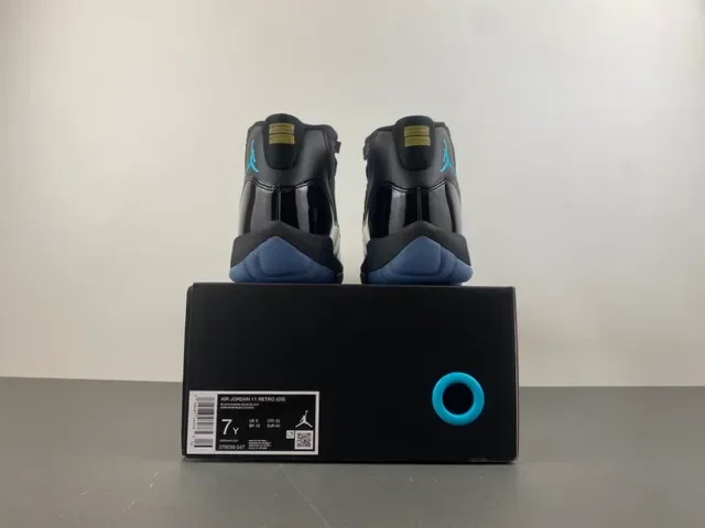 Air Jordan 11 Noir Turquoise Cuir de Patente Chaussures de Basketball 18