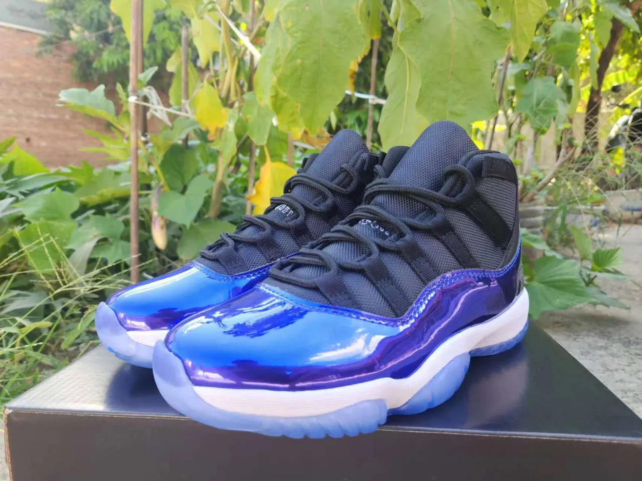 Air Jordan 11 Glossy Royal Blue Patent Leather Basketball Shoes 2