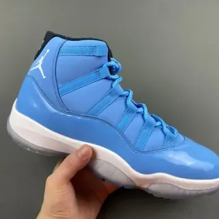 Air Jordan 11 浅蓝色 专利皮革 篮球鞋