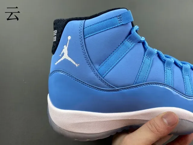 Air Jordan 11 Tênis de Basquete Couro Patentado Azul Claro 2