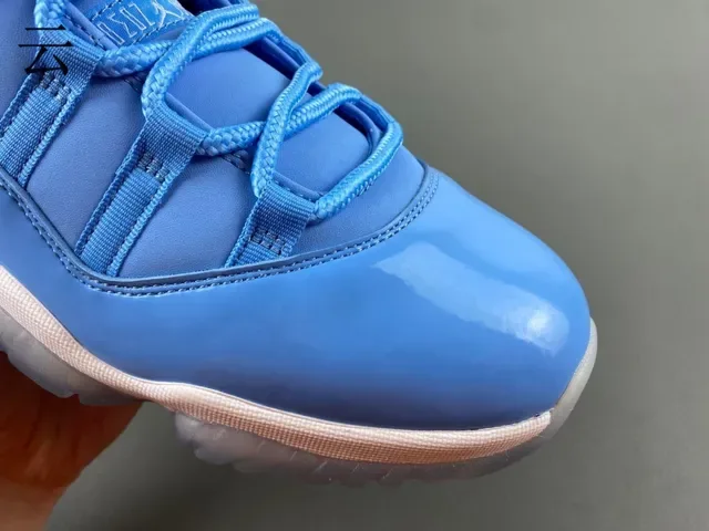 Air Jordan 11 Tênis de Basquete Couro Patentado Azul Claro 3