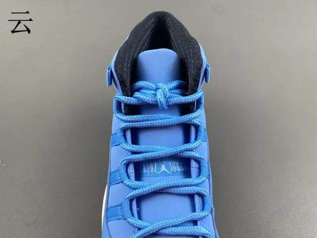 Air Jordan 11 Tênis de Basquete Couro Patentado Azul Claro 4