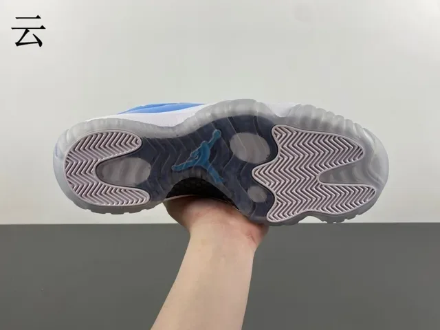 Air Jordan 11 Tênis de Basquete Couro Patentado Azul Claro 5
