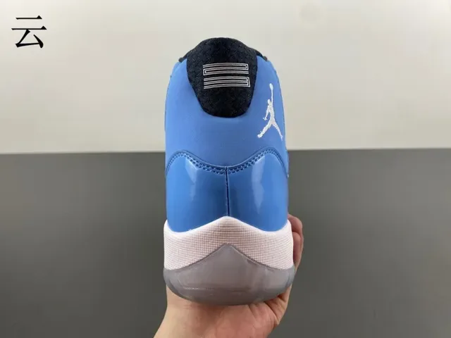 Air Jordan 11 Tênis de Basquete Couro Patentado Azul Claro 7