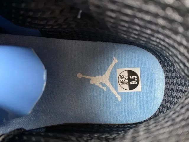 Air Jordan 11 Tênis de Basquete Couro Patentado Azul Claro 8