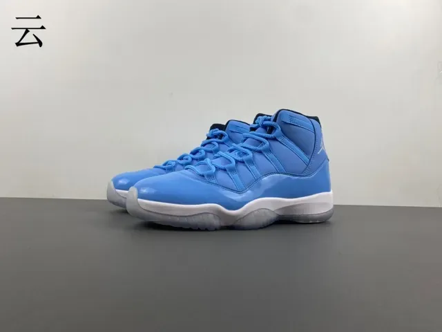 Air Jordan 11 Tênis de Basquete Couro Patentado Azul Claro 11
