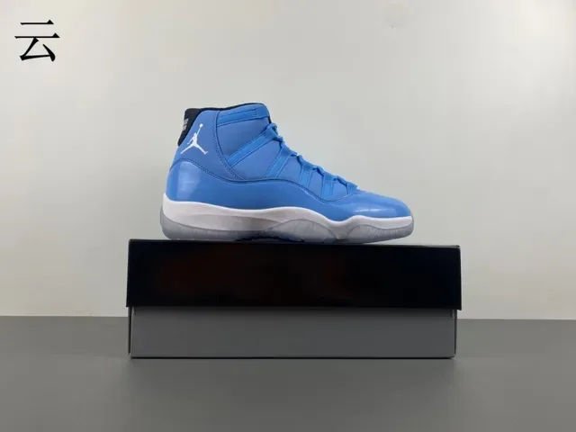 Air Jordan 11 Tênis de Basquete Couro Patentado Azul Claro 15