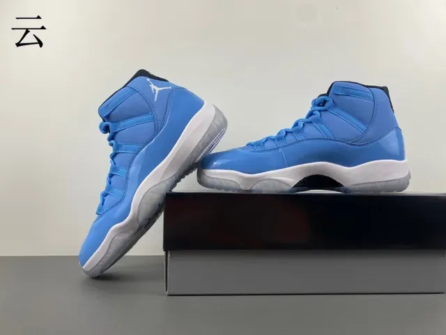 Air Jordan 11 Tênis de Basquete Couro Patentado Azul Claro 16