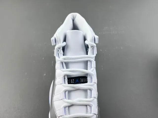 Air Jordan 11 Branco Prata Azul Metálico Tênis de Basquete 6