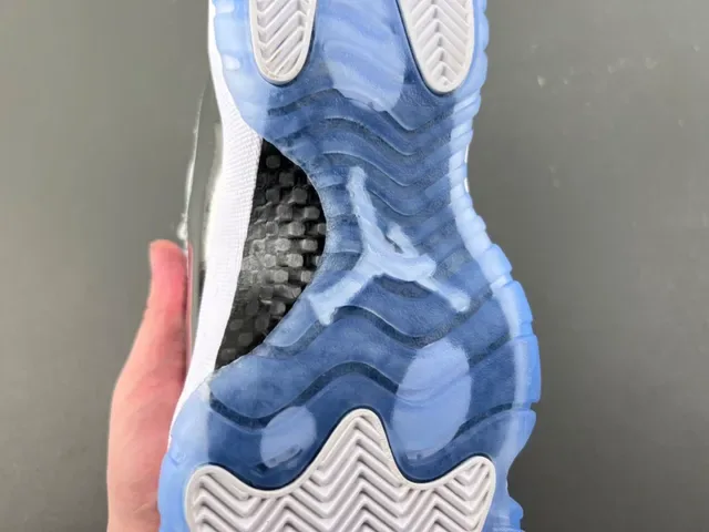 Air Jordan 11 Branco Prata Azul Metálico Tênis de Basquete 9
