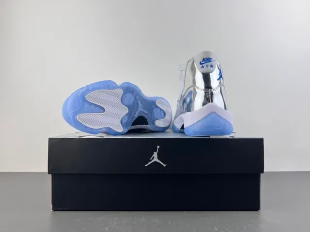 Air Jordan 11 Branco Prata Azul Metálico Tênis de Basquete 17