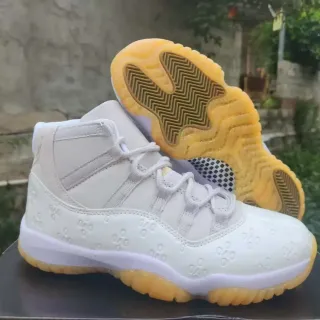 Air Jordan 11 白 透胶 篮球鞋