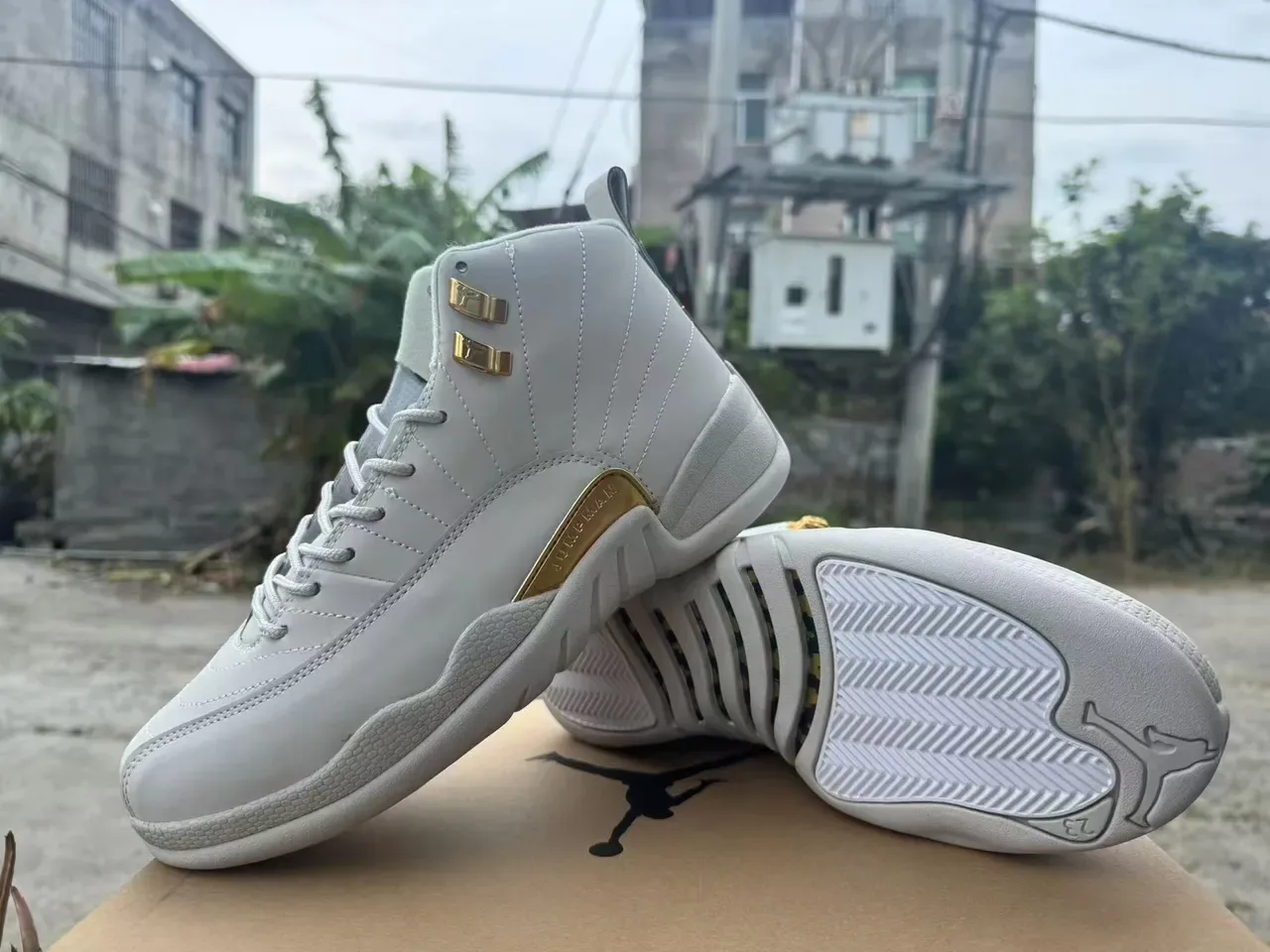 Air Jordan 12 Blanc et Or Chaussures de Basketball 3