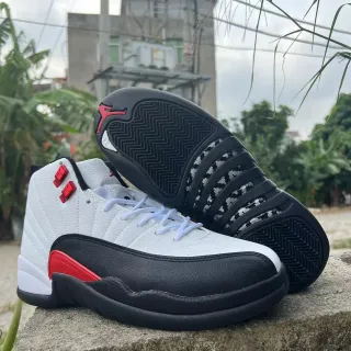 Air Jordan 12 白黑红篮球鞋