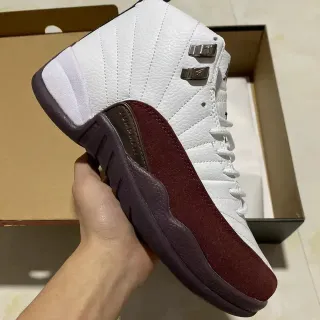 Air Jordan 12 Branco Borgonha Couro Quiltado Tênis de Basquete