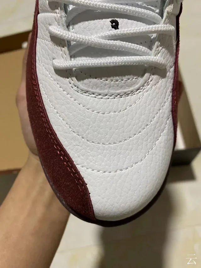 Air Jordan 12 Blanc Bordeaux Cuir Quilté Chaussures de Basketball 3