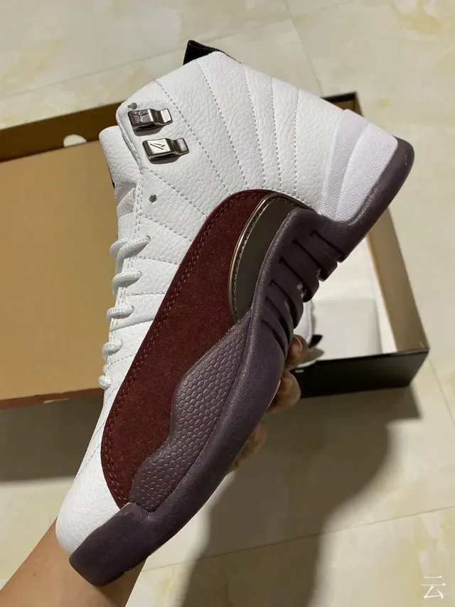 Air Jordan 12 Blanc Bordeaux Cuir Quilté Chaussures de Basketball 4
