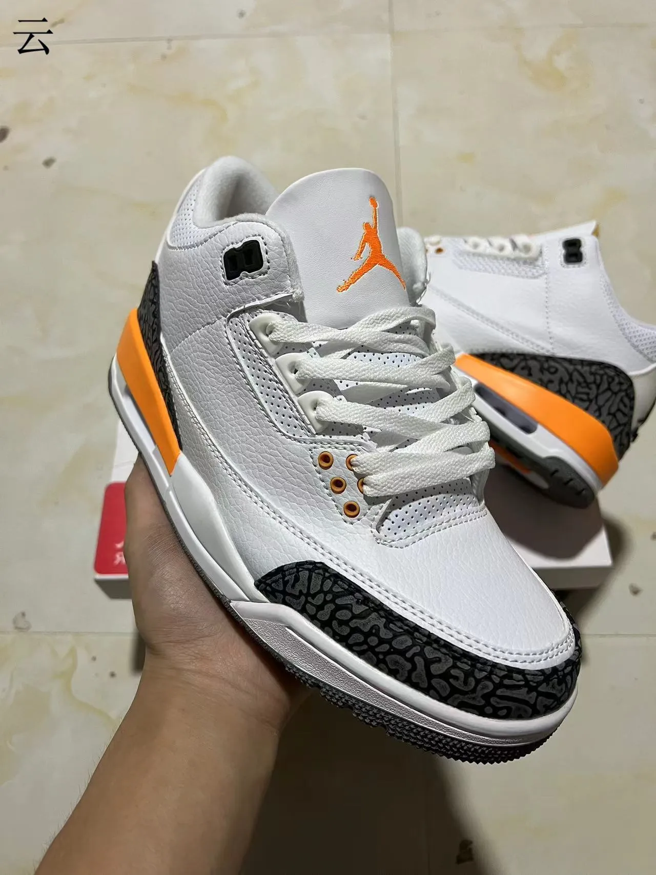 Chaussures de basketball Air Jordan 3 blanc noir orange à motif éléphant 2