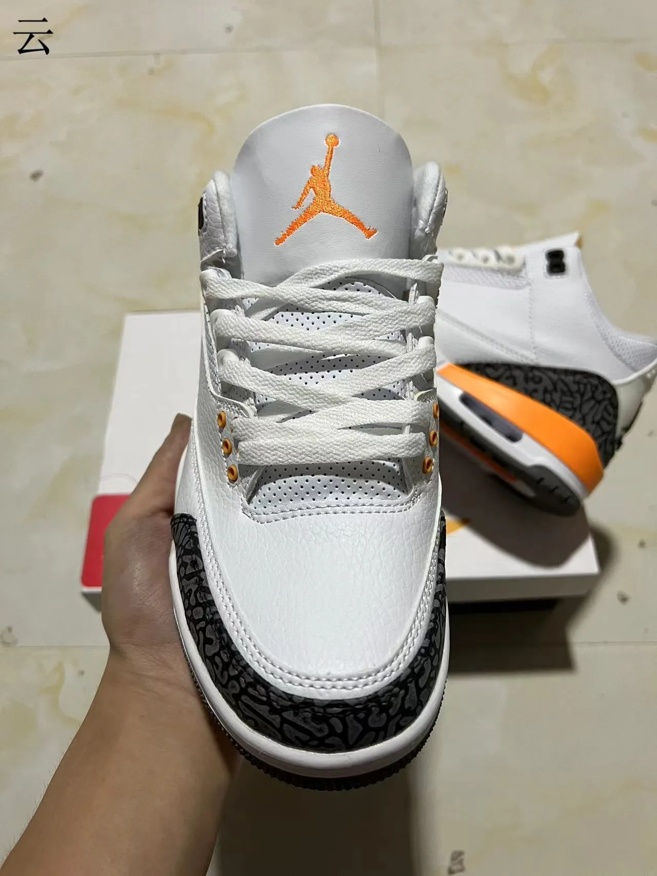Chaussures de basketball Air Jordan 3 blanc noir orange à motif éléphant 3